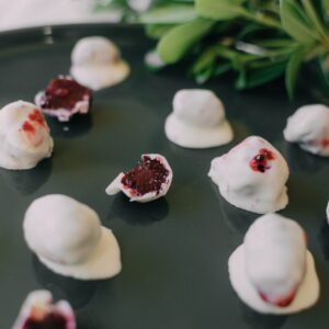 MORAS BAÑADAS EN CHOC BLANCO SN AZUCAR X90GR - QUEEN